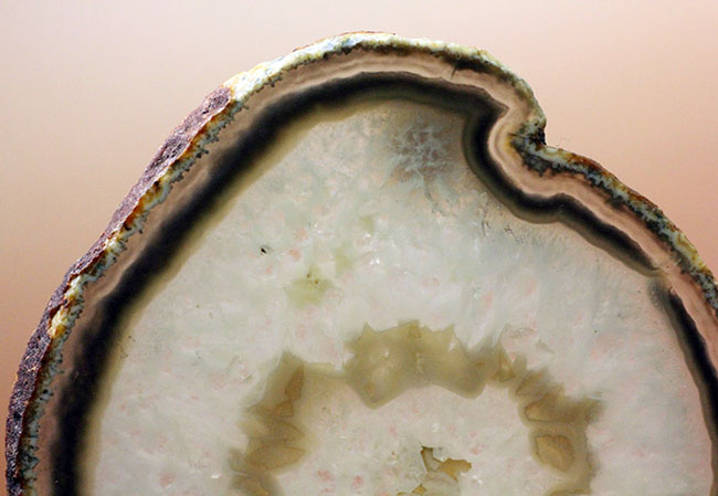 円環状のブラジル産メノウ(Agate)。まさに地球代表。(その3)