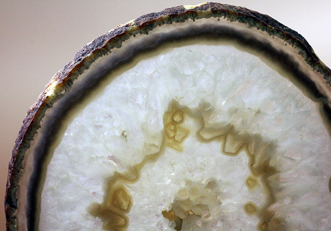 円環状のブラジル産メノウ(Agate)。まさに地球代表。(その6)