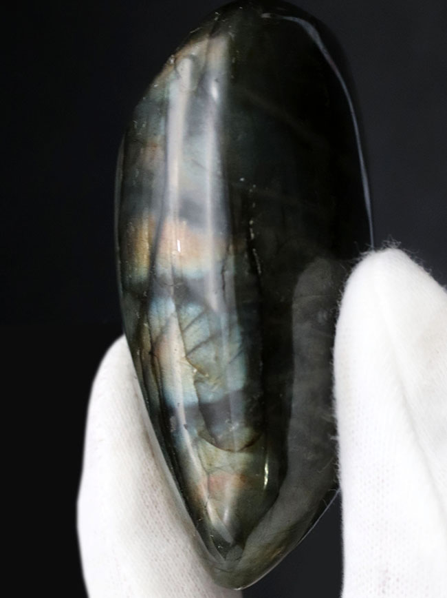 特有の遊色、ラブラドレッセンスを示す人気の鉱物、ラブラドライト（Labradorite）（その1）