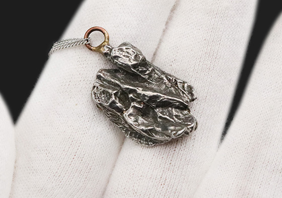 鉄隕石カンポ・デル・シエロのペンダントトップ（シルバーチェーン＆高級ジュエリーケース付き）（その3）