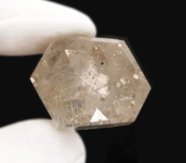 天使の髪の毛」と称される美しき石英、ルチルクォーツ（Rutilated