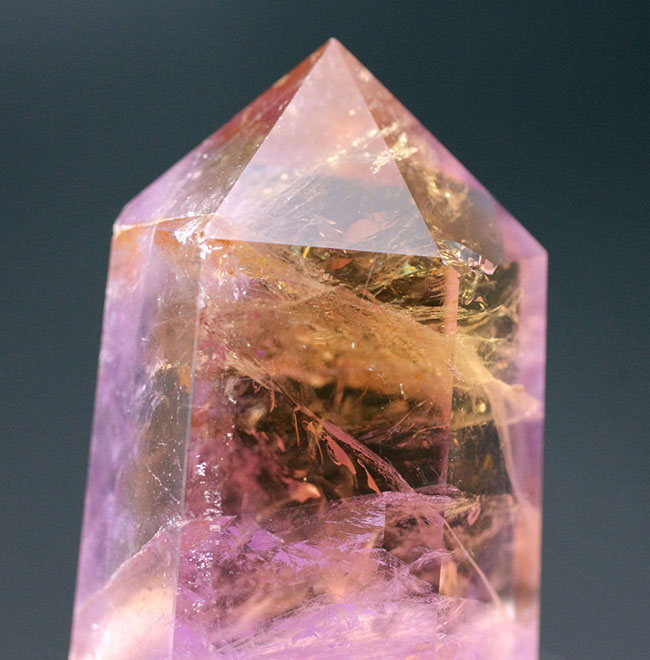 シトリンとアメシストが半々含まれた、アメトリン(Ametrine)の上質標本!希少なボリビア産の天然標本。(その3)