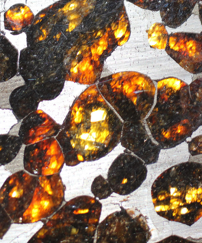 かんらん石の保存状態が素晴らしい！２０１６年に発見された新しいパラサイト隕石、ケニヤ産パラサイト隕石（本体防錆処理済み）（その2）