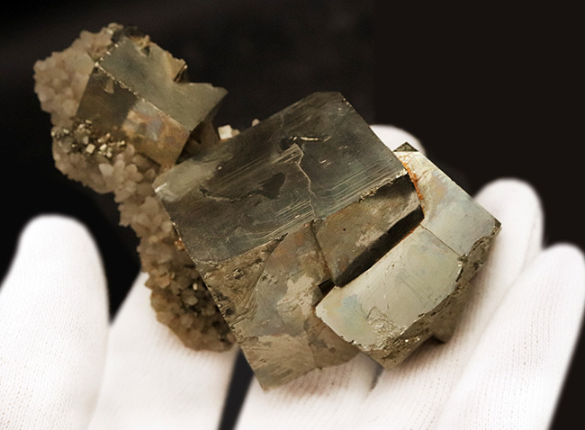 母岩付き・8.4cm幅 ペルー産黄鉄鉱（Pyrite）｜大型キューブ結晶が際立つ自然結晶標本（その4）