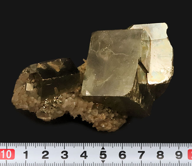 母岩付き・8.4cm幅 ペルー産黄鉄鉱（Pyrite）｜大型キューブ結晶が際立つ自然結晶標本（その6）