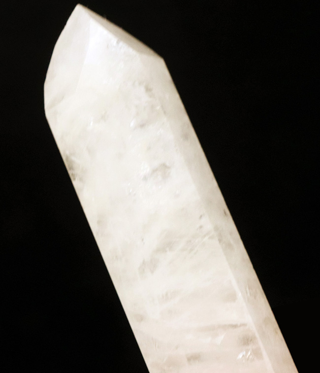 雲のような味わいが魅力的な、乳白色の水晶、その名もミルキークォーツ（Milky quartz）（その2）