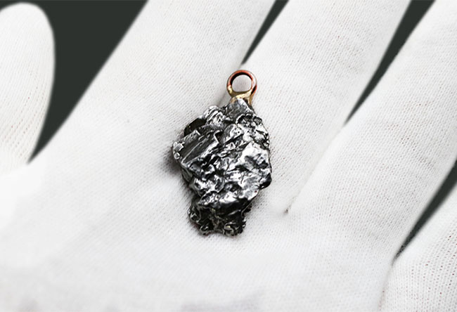 隕石 1826年 本物の隕石を文字盤に採用!】イタリアの時計ブランド“グラビシン