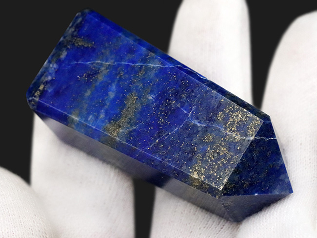 これぞラピスラズリ（（Lapis lazuli））というべき、素晴らしい青を呈する天然鉱石のタワー標本（その5）