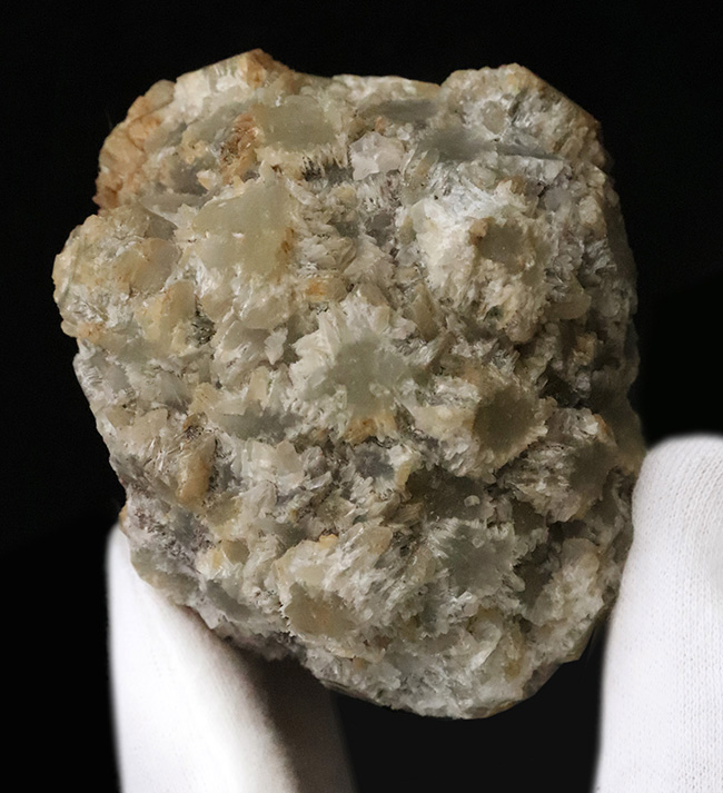 石の上に美しい「花」が咲き乱れた、現存数の限られる、未採掘産地……島根県大田市松城鉱山産アラゴナイト／霰石（Aragonite・あられいし）（その2）