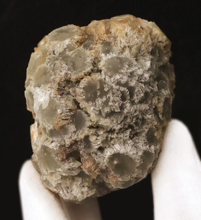 石の上に美しい「花」が咲き乱れた、現存数の限られる、未採掘産地……島根県大田市松城鉱山産アラゴナイト／霰石（Aragonite・あられいし）（その3）