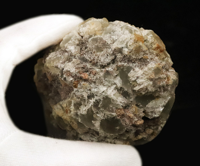 石の上に美しい「花」が咲き乱れた、現存数の限られる、未採掘産地……島根県大田市松城鉱山産アラゴナイト／霰石（Aragonite・あられいし）（その7）