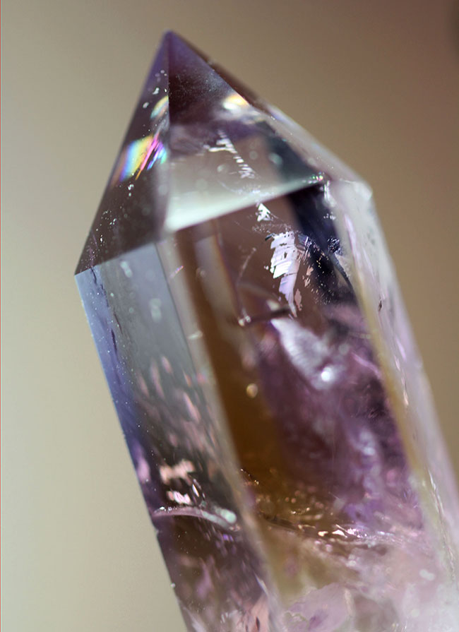 宝石の原石が同居!アメシストとシトリンが同時に見られる、その名もアメトリン(Ametrine)(その2)