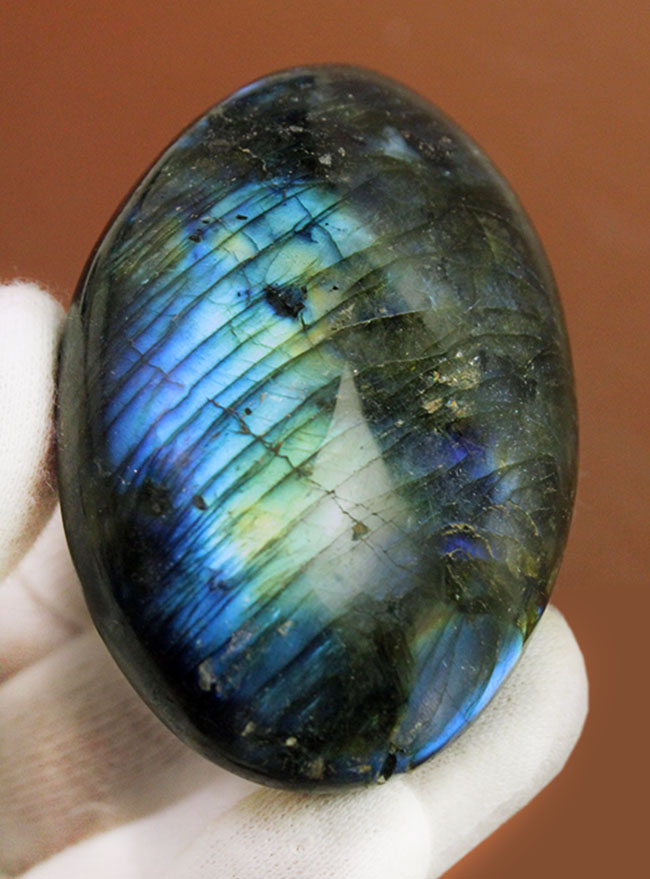 ブルーとシャンパンゴールドを楽しめる典型的な美しいラブラドライト(Labradorite)(その1)