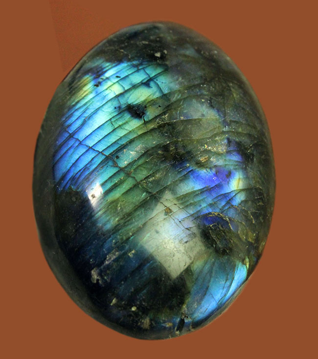 ブルーとシャンパンゴールドを楽しめる典型的な美しいラブラドライト(Labradorite)(その2)