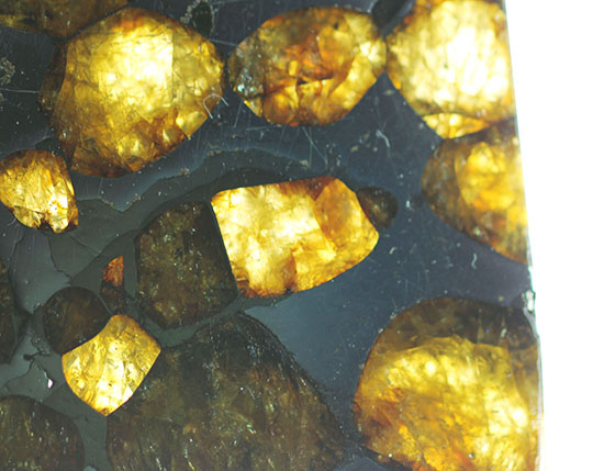 マントルと核の両方に起源を持つ石鉄隕石（最も美しい隕石）、ブラヒンパラサイト（その4）