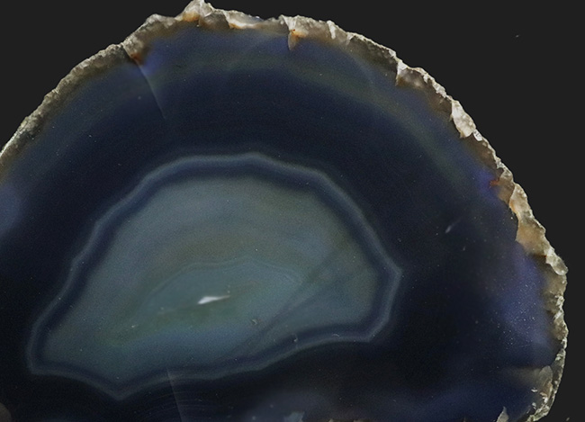 重量1キログラム超え、最大部16センチに達する大きなブラジル産の縞瑪瑙(しまめのう)(その4)