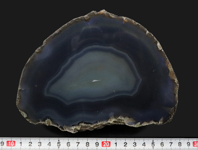 重量1キログラム超え、最大部16センチに達する大きなブラジル産の縞瑪瑙(しまめのう)(その8)