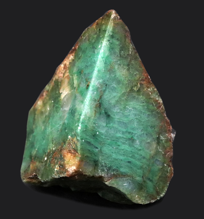 アフリカンジェイドの名で知られる、鮮やかな緑を呈する鉱物（その4）