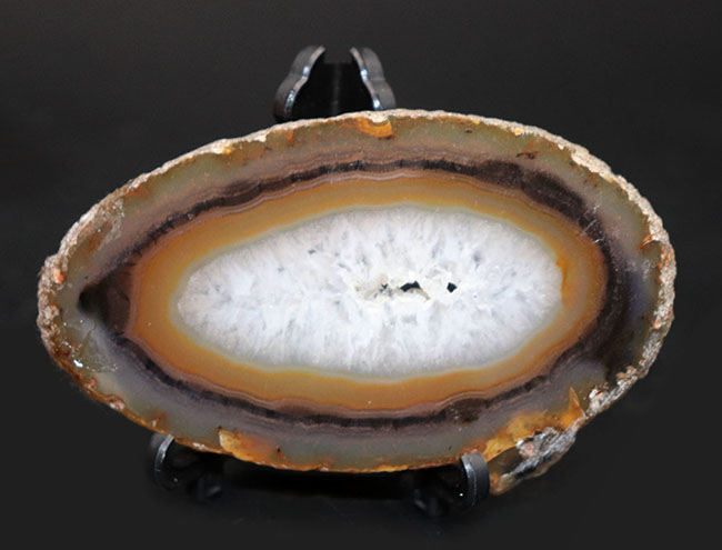 晶洞タイプ！外皮、メノウ、石英結晶、三層を楽しめる、ブラジル産の縞メノウ（Agate）（その1）