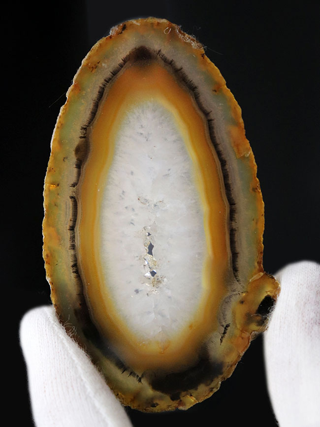 晶洞タイプ!外皮、メノウ、石英結晶、三層を楽しめる、ブラジル産の縞メノウ(Agate)(その2)