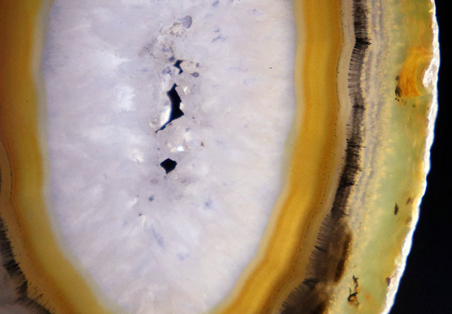 晶洞タイプ!外皮、メノウ、石英結晶、三層を楽しめる、ブラジル産の縞メノウ(Agate)(その6)