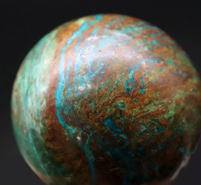 １００％ナチュラル、職人の手によって丁寧に研磨されたクリソコラ（Chrysocolla）のスフィアカット標本（その10）