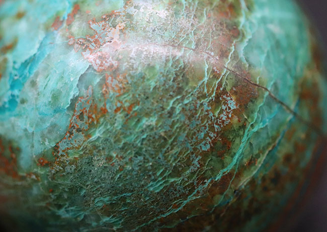 100%ナチュラル、職人の手によって丁寧に研磨されたクリソコラ(Chrysocolla)のスフィアカット標本(その13)