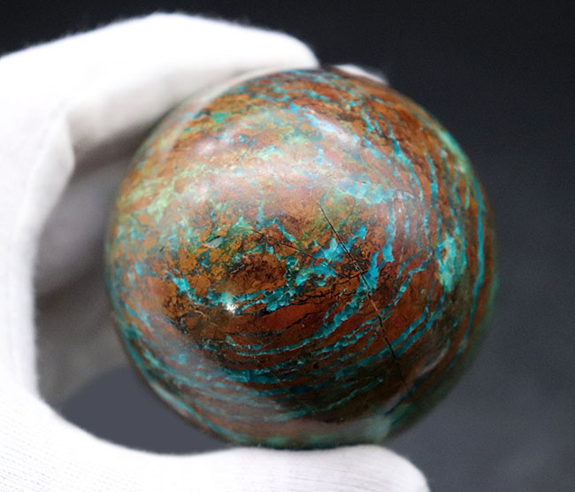 100%ナチュラル、職人の手によって丁寧に研磨されたクリソコラ(Chrysocolla)のスフィアカット標本(その9)