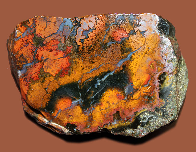 鮮やかな赤と複雑な模様で見るものを魅了するハンガリー産のメノウ(Agate)(その6)