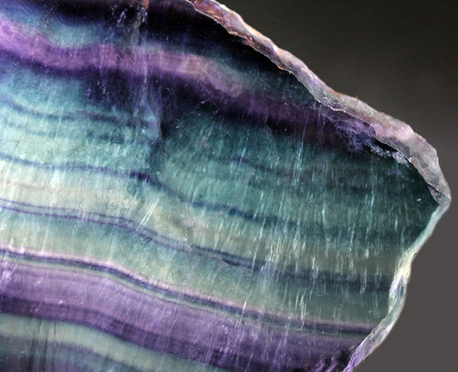 ぜひバックライトを当てて展示してください。厳選品、上質なレインボーフローライト(fluorite)(その2)