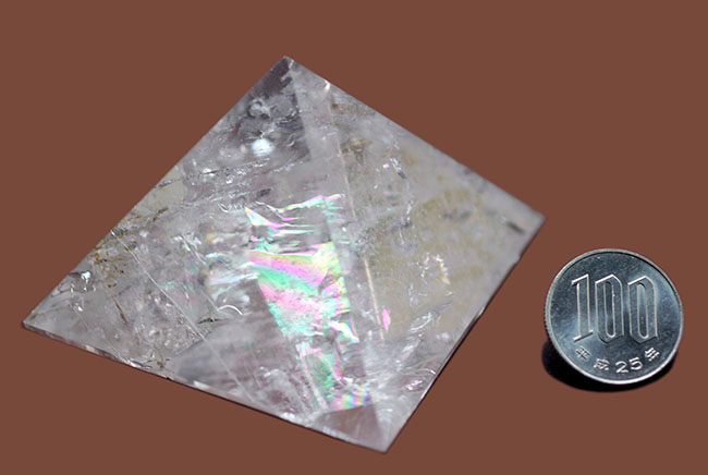 虹色イリデッセンス(iridescence)が浮かぶ、スーパークリアーな水晶(クオーツ)。名高いマダガスカル産。(その11)
