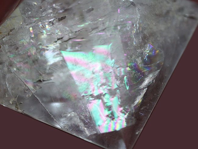 虹色イリデッセンス（iridescence）が浮かぶ、スーパークリアーな水晶（クオーツ）。名高いマダガスカル産。（その4）
