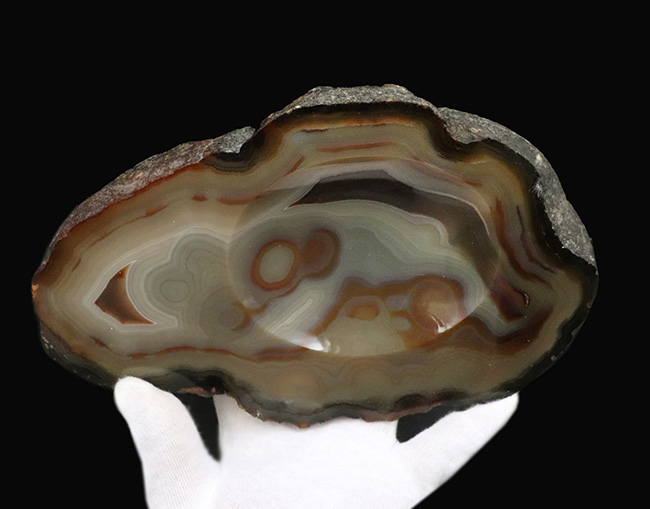 シックな落ち着いた色調が美しい、火山岩中にできたブラジル産の縞瑪瑙（Agate）。小物入れとしても使える！（その2）