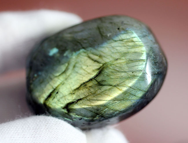 青と黄色に光る石。君の名は、ラブラドライト(Labradorite)(その4)