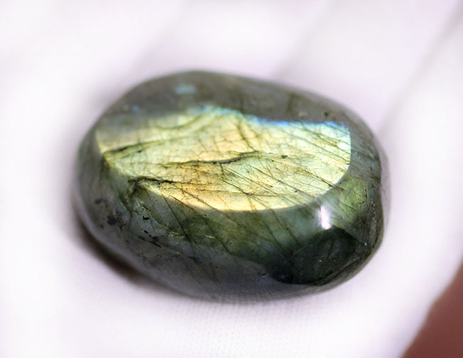 青と黄色に光る石。君の名は、ラブラドライト(Labradorite)(その8)