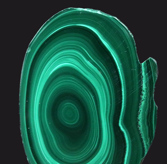 明暗あるグリーンが魅力的!紀元前から愛されてきた古代の宝石、マラカイト(Malachite・孔雀石)のハンドポリッシュ標本。高品位のコンゴ産(その2)