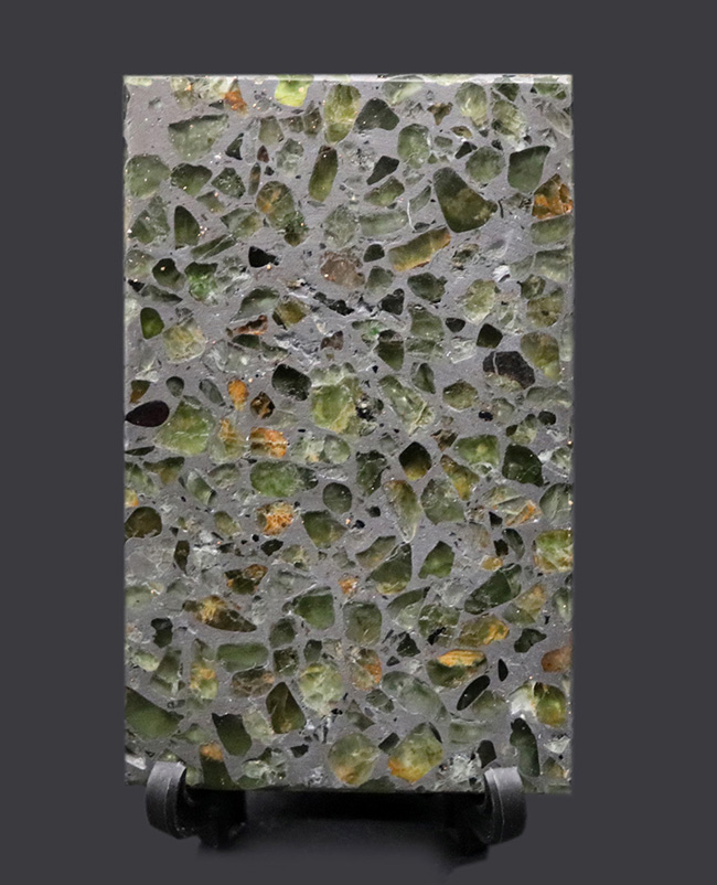 オリーブ色のカンラン石にご注目！世界で最も美しい隕石と評されるパラサイト隕石のスライス標本（その2）