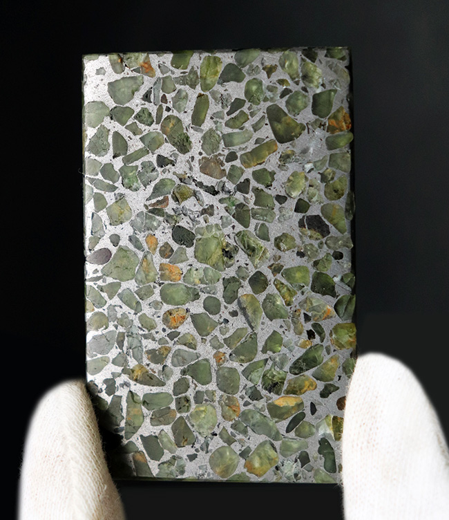 オリーブ色のカンラン石にご注目！世界で最も美しい隕石と評されるパラサイト隕石のスライス標本（その3）