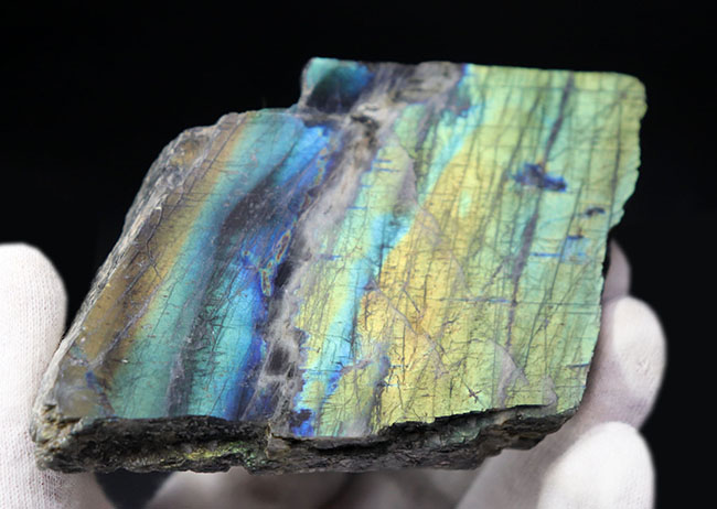 コレクター必見！由緒正しきラブラドル地方産の両面光りするラブラドライト（Labradorite）。ブルーのグラデーションにご注目ください（その1）