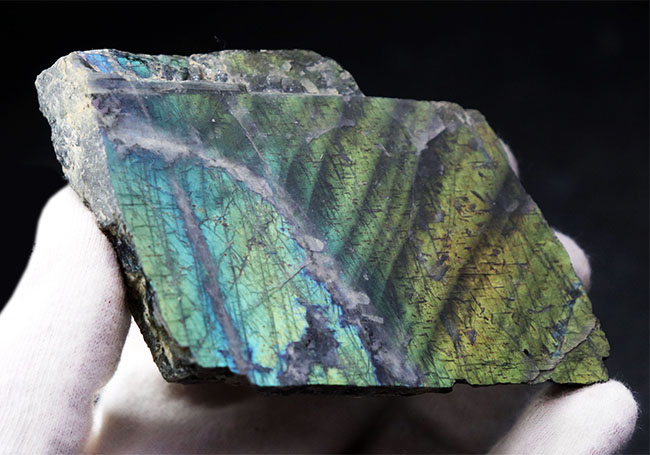 コレクター必見!由緒正しきラブラドル地方産の両面光りするラブラドライト(Labradorite)。ブルーのグラデーションにご注目ください(その4)