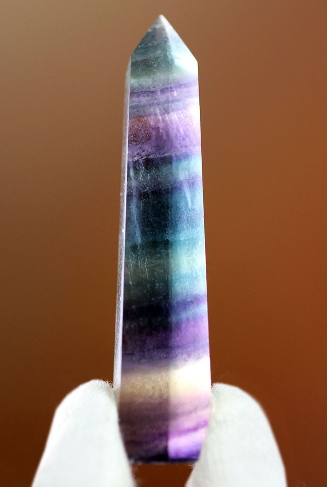 七色に輝くフローライト（fluorite）、人気のレインボーカラーに輝く蛍石。（その1）