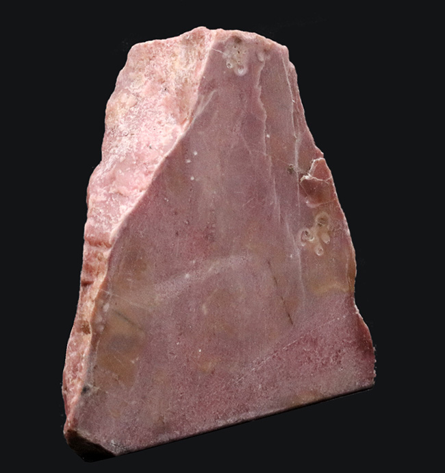 深みのある赤色が特徴！薔薇輝石（ばらきせき）ことロードナイト