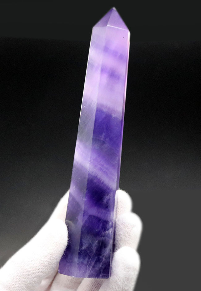 紫の濃淡をお楽しみください！１４５ミリの超ロングサイズ標本！マルチバンドを持つレインボーフローライト（Fluorite・蛍石）（その1）