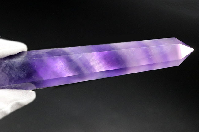 紫の濃淡をお楽しみください！１４５ミリの超ロングサイズ標本！マルチバンドを持つレインボーフローライト（Fluorite・蛍石）（その6）