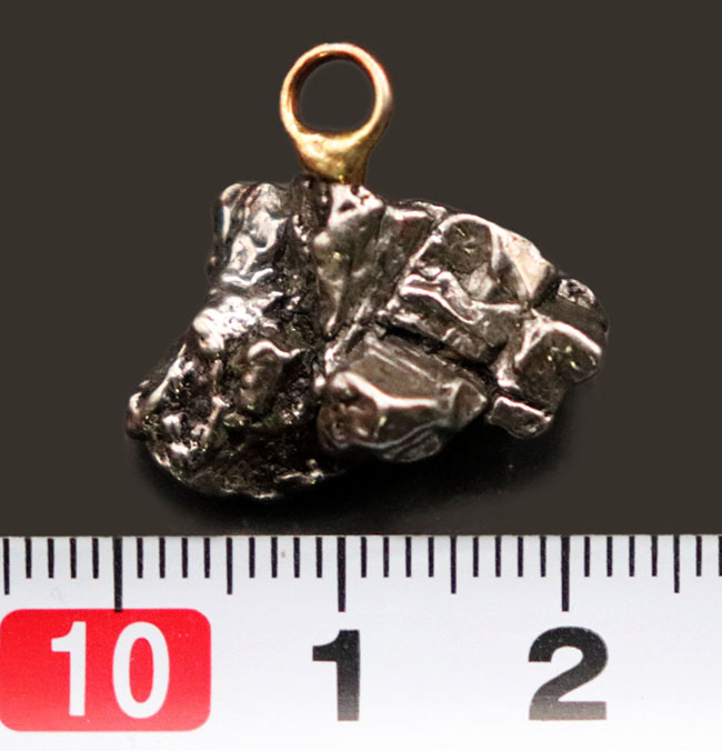 人気！厚みあり！小惑星ベルトから飛来した鉄隕石、カンポ・デル・シエロ（Campo del Cielo）を使ったペンダントトップ。シルバーチェーン、高級ジュエリーケース付き（その7）