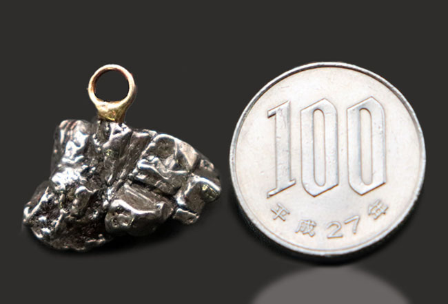人気！厚みあり！小惑星ベルトから飛来した鉄隕石、カンポ・デル・シエロ（Campo del Cielo）を使ったペンダントトップ。シルバーチェーン、高級ジュエリーケース付き（その8）