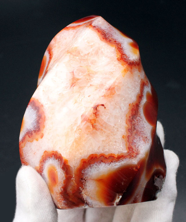 燃えるようなビッグサイズの玉髄、その名もフレーム・カーネリアン(Carnelian)。濃い赤に染まった巨大な紅玉髄。(その6)