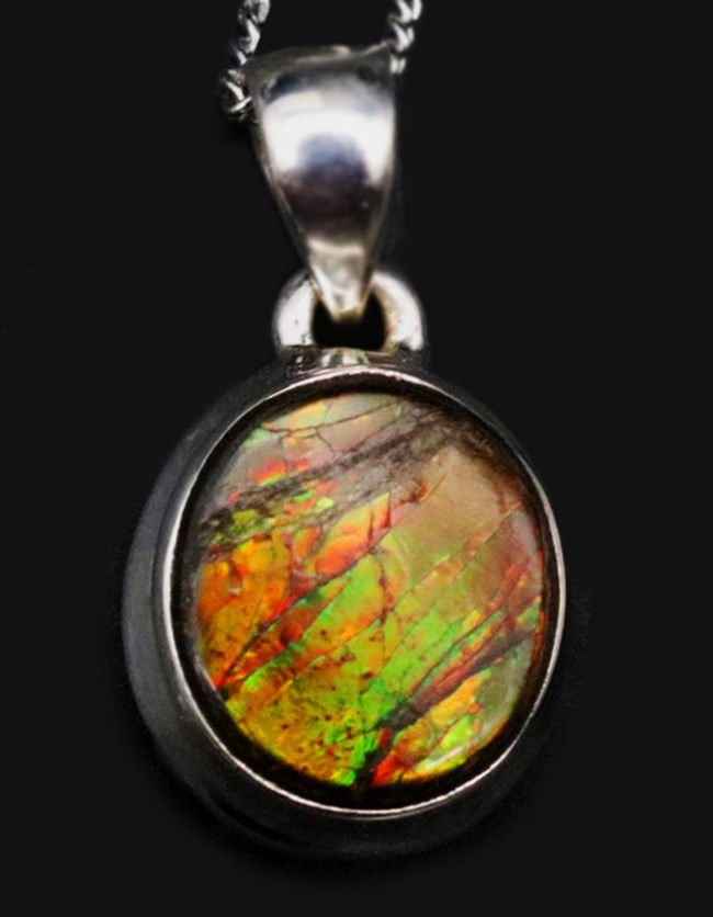 秋から春へダイナミックな変化！宝石アンモライト（Ammolite）を使ったペンダントトップ。金具はスターリングシルバー。チェーン、革紐、ジュエリーケース付き（その1）