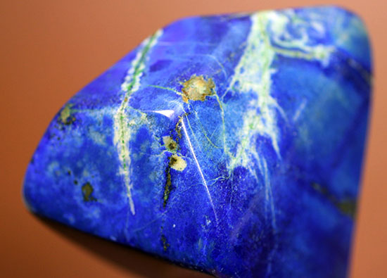ナイスサイズ！目の覚めるようなブルーで知られる半貴石ラピスラズリの大きい鉱石（その1）