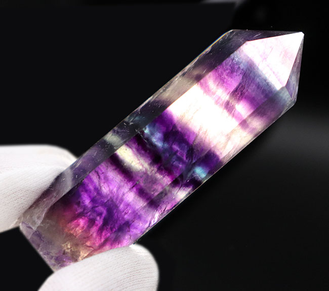 中央に緑色にご注目！多層構造を持つ人気の鉱物、マルチバンドフローライト（Fluorite）（その1）